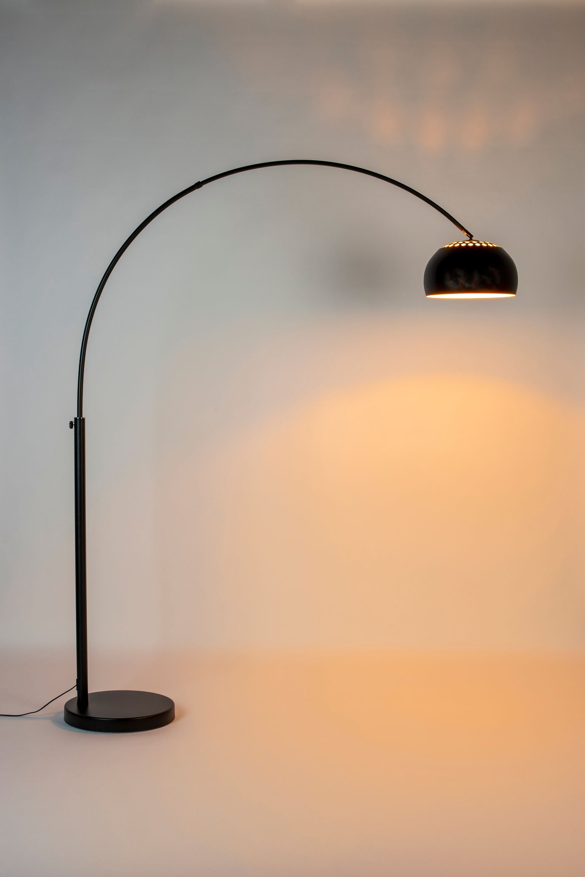 Zuiver Metal Bow Black Floor Lamp